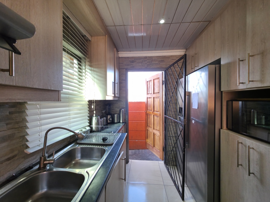 2 Bedroom Property for Sale in Devon Park Western Cape